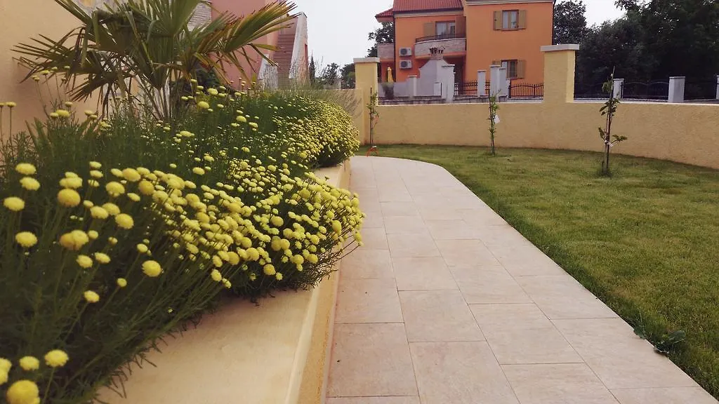 Villa Marse Segotici 0*,