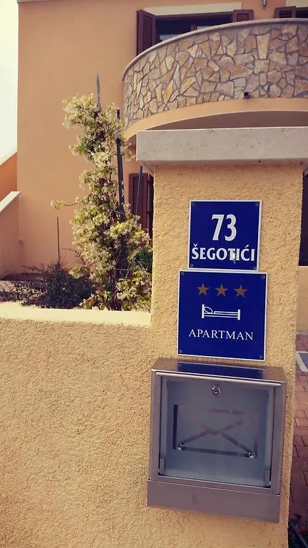 Villa Marse Segotici 0*,