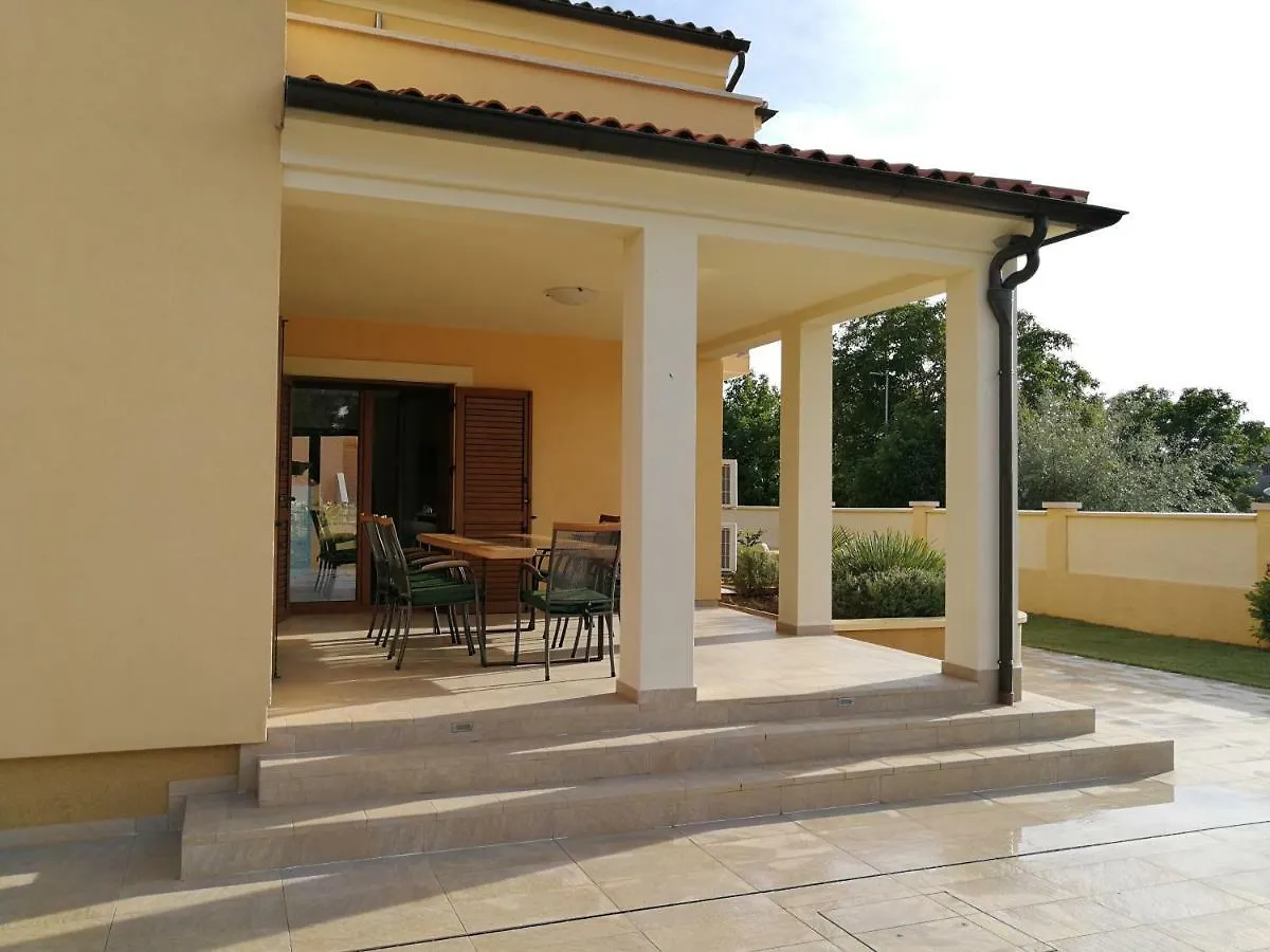 Villa Marse Segotici 0*,