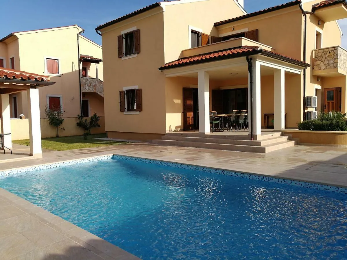 Villa Marse Segotici 0*,